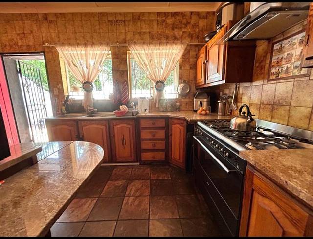 4 BEDROOM HOUSE FOR SALE IN SELCOURT